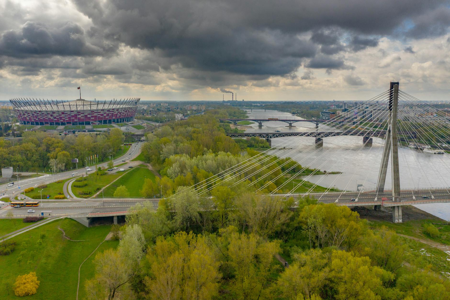 Piłkarze Legii Warszawa w akcji podczas kluczowego meczu o utrzymanie w Ekstraklasie