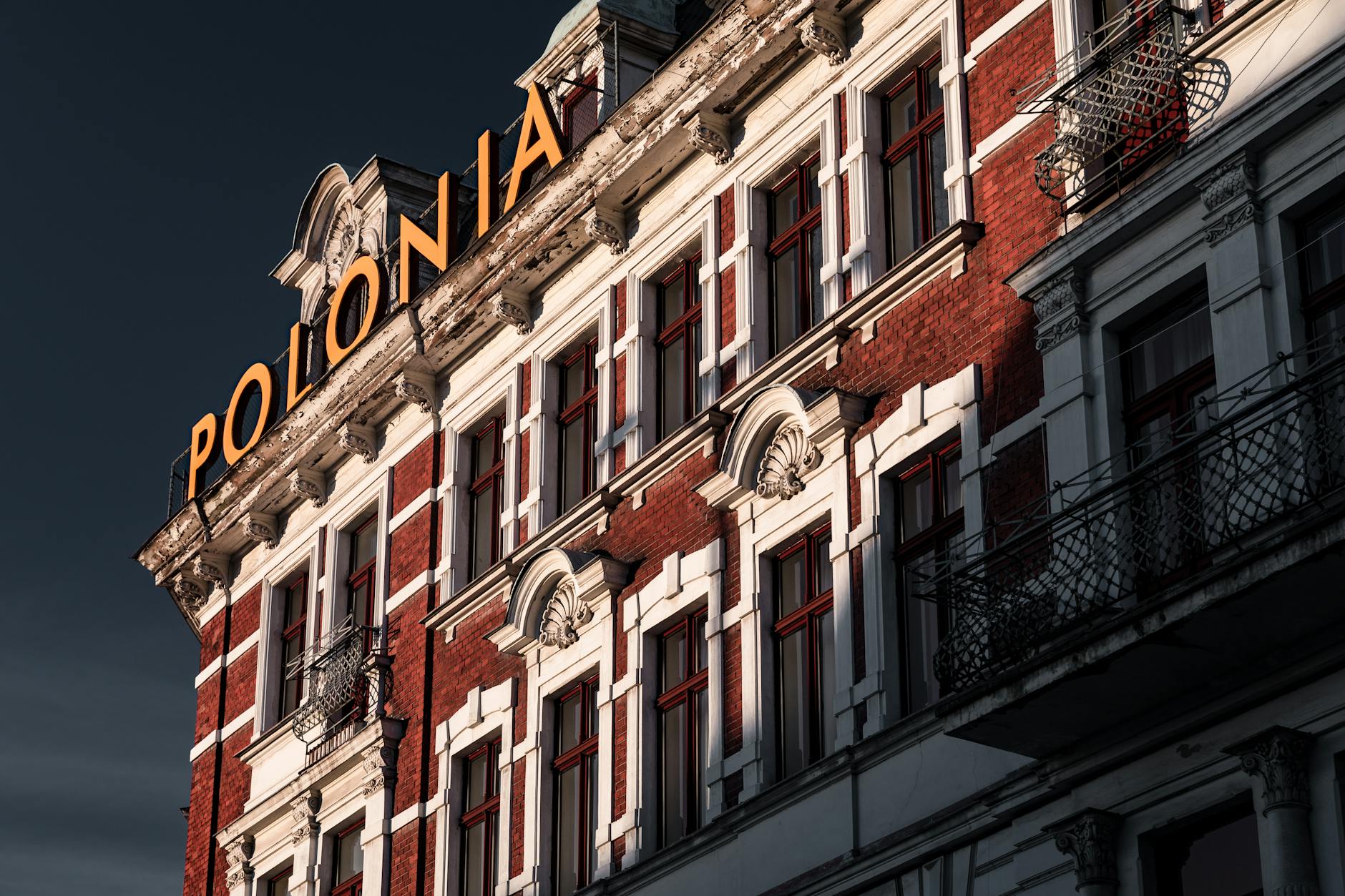 Piłkarze Polonii Warszawa podczas meczu z Puszczą Niepołomice - analiza porażki