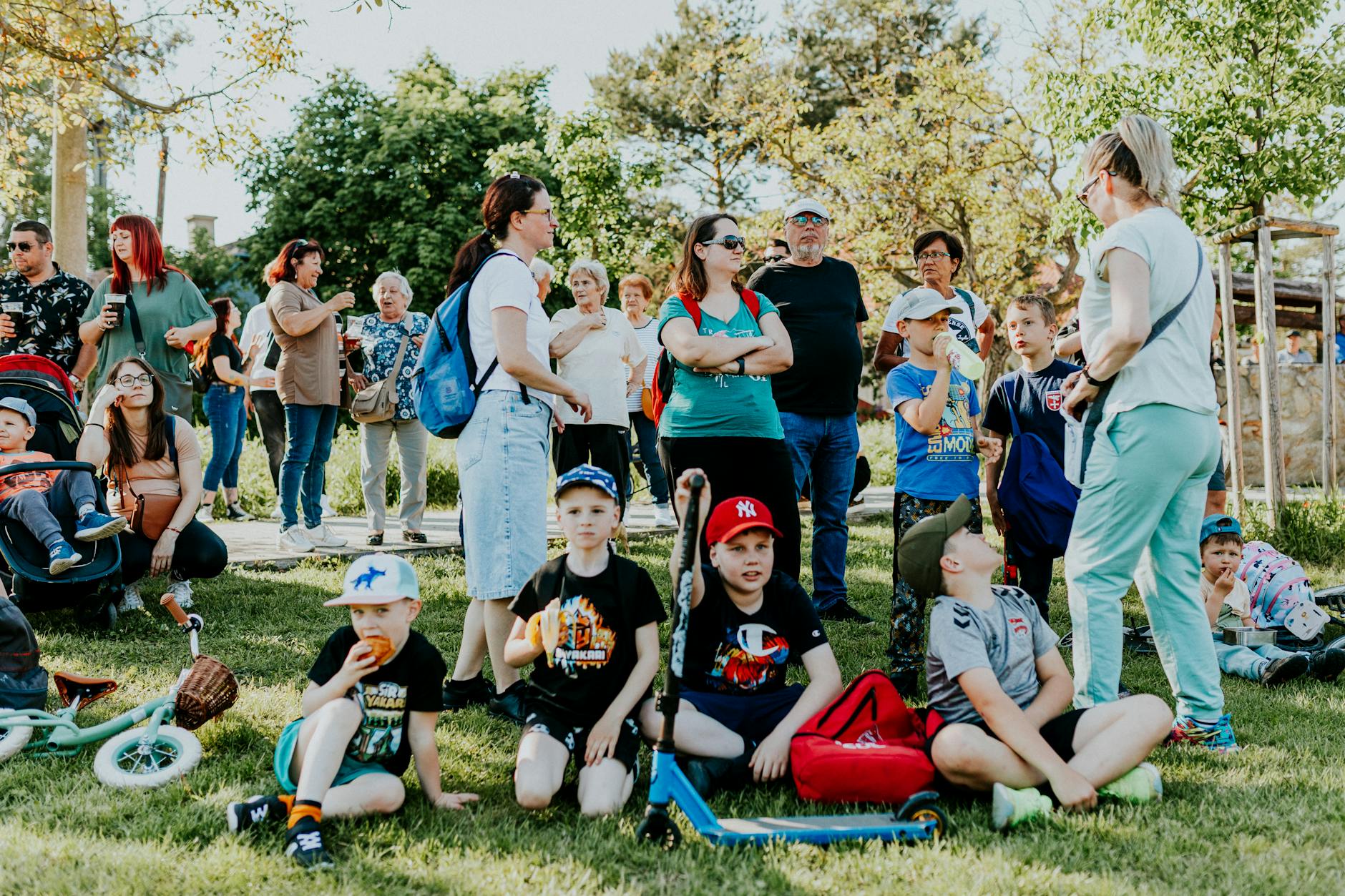 Uczestnicy Wielkiego Pikniku Wiosennego w Parku Praskim w Warszawie świętujący nadejście wiosny.